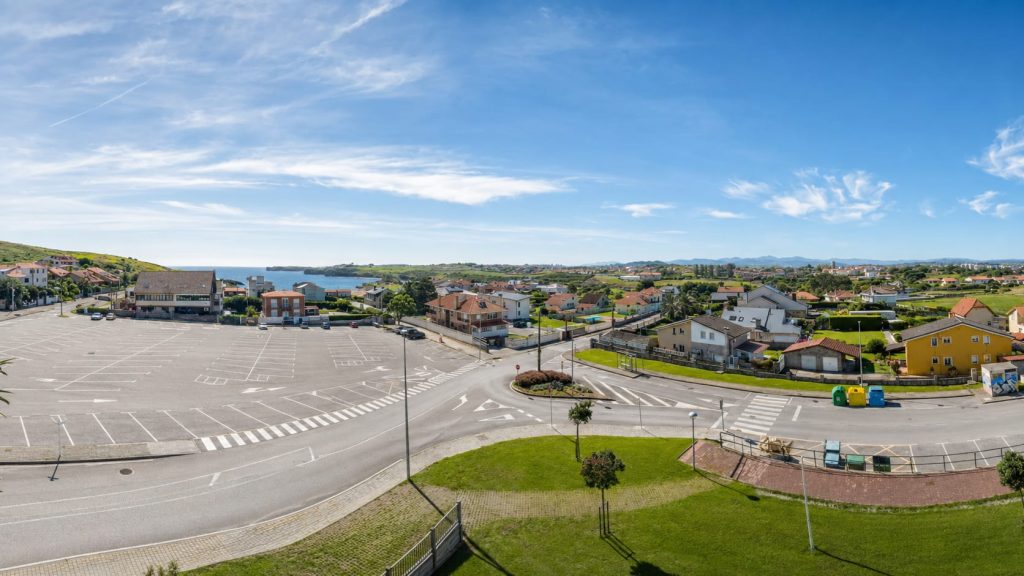 Panorámica de la costa cántabra desde una azotea